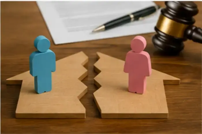 Divided house model with two spouse figures and a legal gavel representing division of a Utah marital home during divorce.